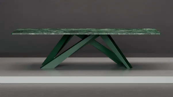 Tavolo Big Table Special Edition con piano in marmo Saint Denis e base formata da quattro gambe in acciaio tagliate a laser di Bonaldo