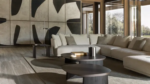 Tavolino Cleo Coffee Table con top in metallo e base in legno massello di Molteni & C