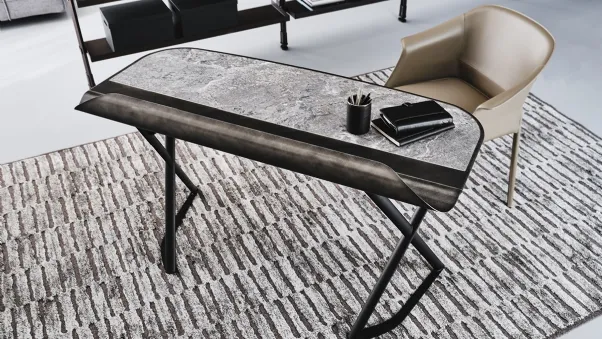 Scrittoio Cocoon Keramik con base in acciaio e piano in ceramica di Cattelan Italia