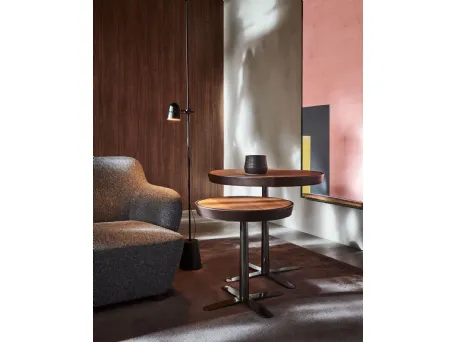 Tavolino Kew in legno e pelle con base in metallo disponibile in due altezze di Molteni & C