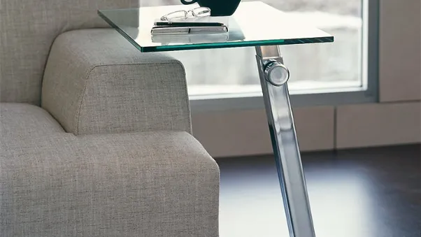 Tavolino con base in acciaio e piano in cristallo Lap di Cattelan Italia