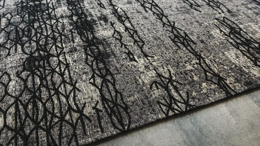 Tappeto Mumbai grigio e nero tessuto in cotone e ciniglia a rilievo di Cattelan Italia