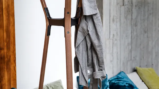 Appendiabiti in massello di noce americano Steelwood Coat Stand di Magis
