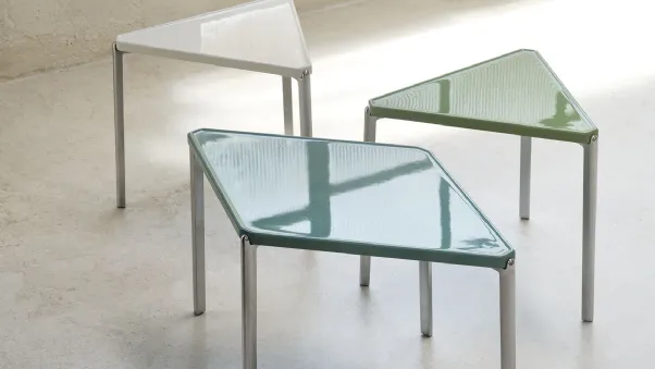 Tavolino Tambour in cemento verniciato lucido e alluminio di Magis