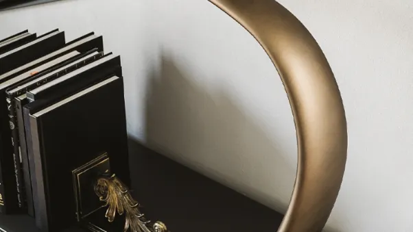 Lampada da tavolo in poliuretano con base in acciaio Mamba di Cattelan Italia