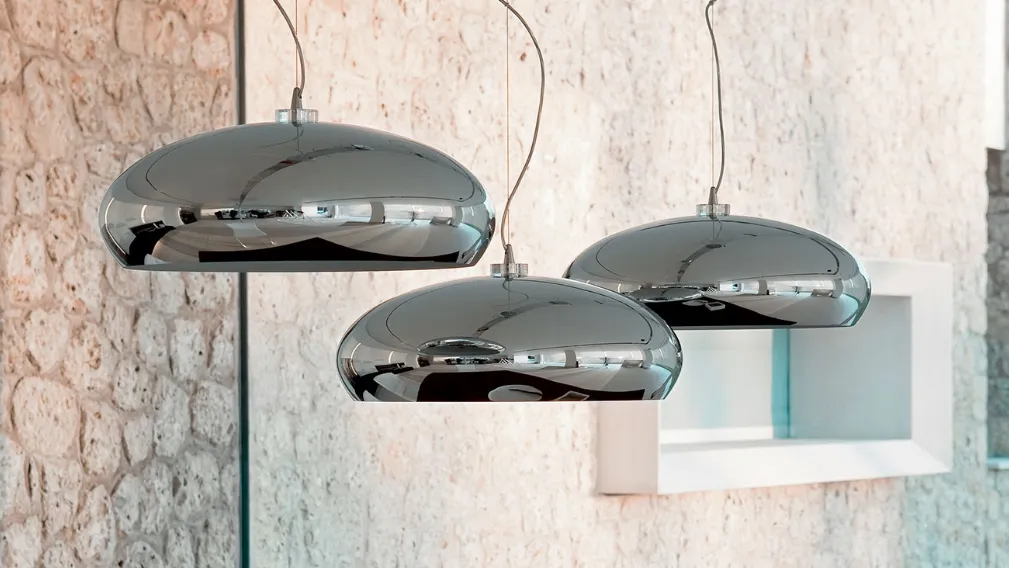 Lampada a sospensione in acciaio cromato a cupola bianca Hublot di Cattelan Italia