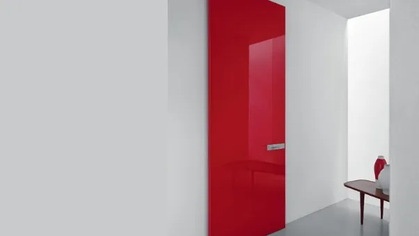 Porta Outline moderna in laccato rosso e ad apertura a battente di Lualdi