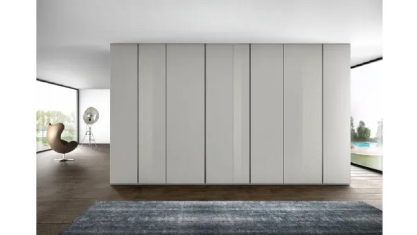 Armadio a muro a tutta altezza in laccato grigio chiaro e vetro Comp 10 di Voltan