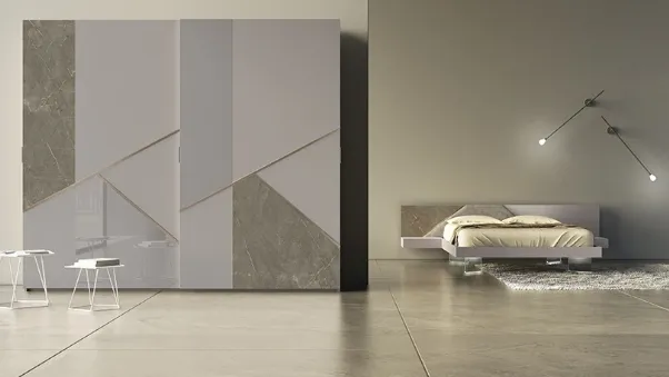 Armadio Comp 12 in laccato opaco con inserti in ceramica, vetro e bronzo graffiato di Voltan
