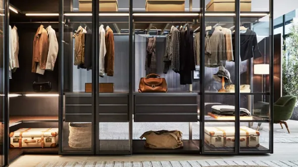 Armadio con ante battenti in vetro Gliss Master Glass di Molteni & C