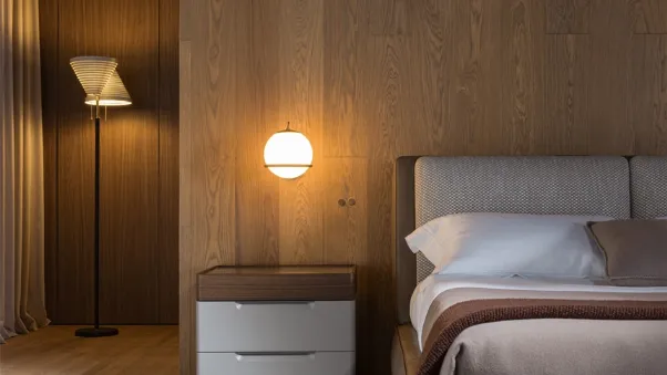 Comodino 7070 in laccato opaco e legno di Molteni & C