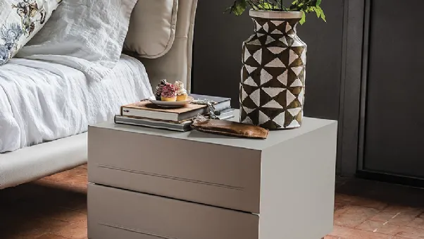 Comodino in legno rivestito in ecopelle Dyno di Cattelan Italia
