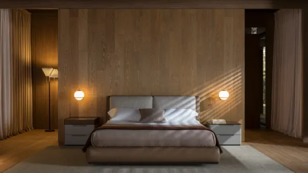 Letto matrimoniale in pelle con testiera rivestita in tessuto imbottito Aldgate di Molteni & C