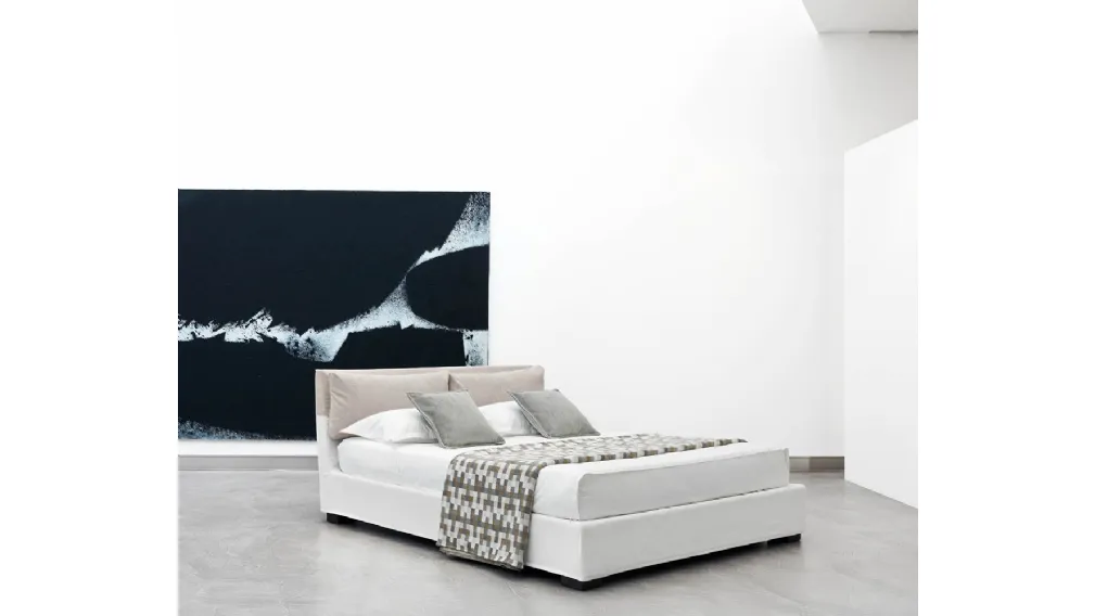 Letto in tessuto con testiera e contenitore Bahamas Basso di Horm