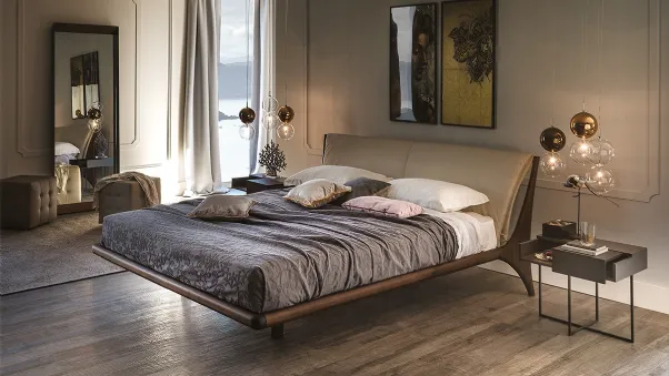 Letto con struttura in legno e testiera in ecopelle Nelson di Cattelan Italia