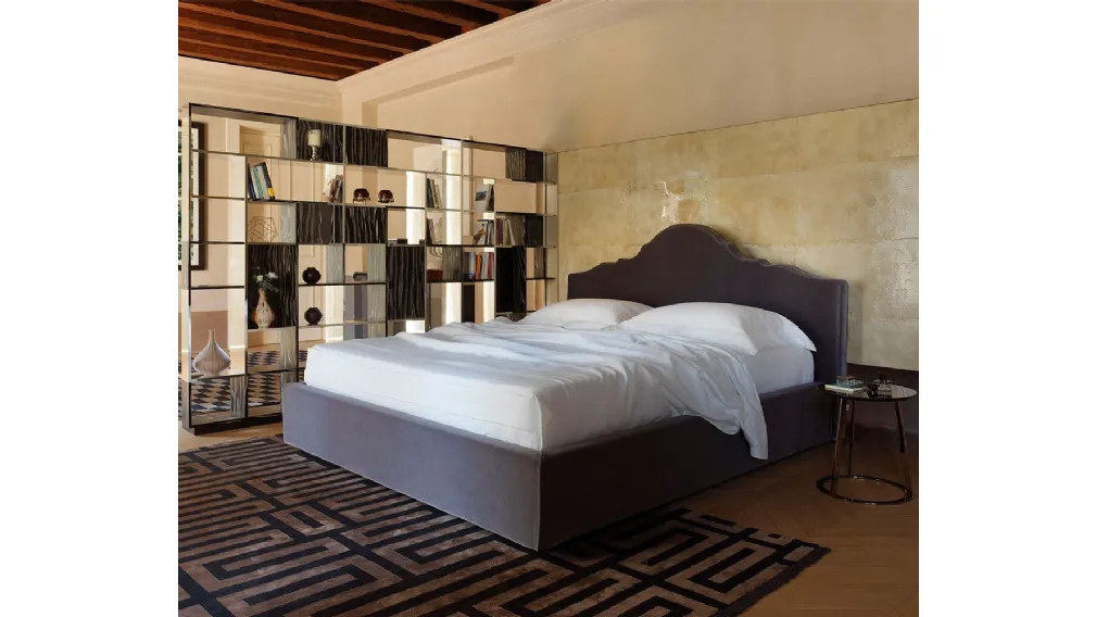 Letto rivestito in velluto con testiera sagomata Flores di Horm