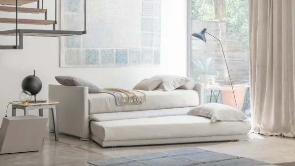 Letto singolo che nasconde sotto la base un secondo letto di servizio, Biss di Flou