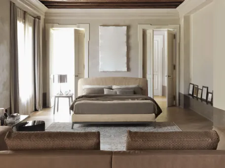 Letto matrimoniale Olivier in pelle con lavorazione a intreccio con disegno a rombi di Flou