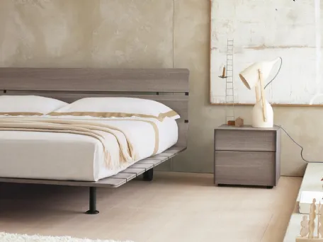 Letto matrimoniale con testiera formato da doghe in legno visibili Tadao di Flou