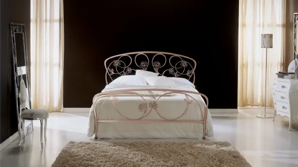 Letto con testiera lavorata con fiori in ferro battuto Glicine di Bontempi