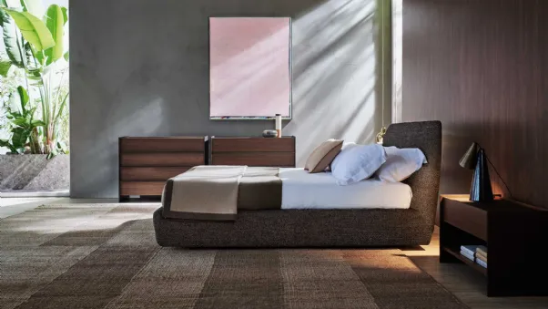 Letto in tessuto imbottito con testiera Greenwich di Molteni & C