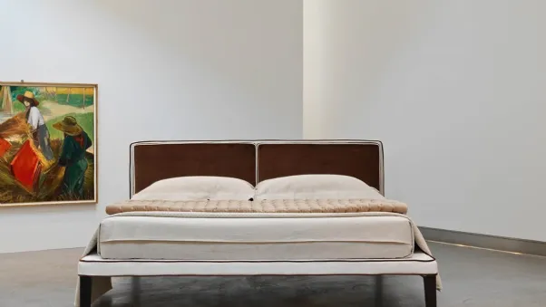 Letto in tessuto imbottito con testiera Capri Legno di Horm