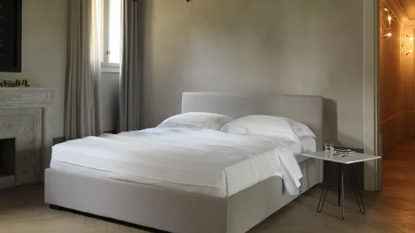 Letto in tessuto con contenitore Lipari Plus di Horm