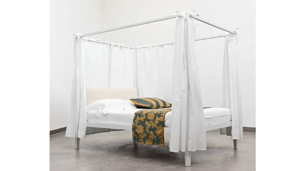 Letto Moheli Baldacchino con testiera in tessuto imbottito di Horm