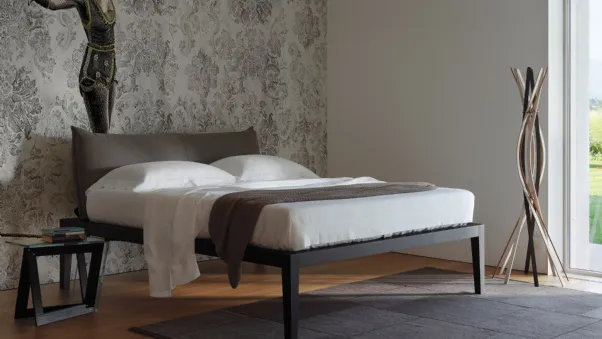 Letto in legno di rovere con testiera imbottita Moheli di Horm