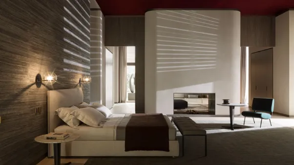 Letto matrimoniale in tessuto imbottito con testiera Ribbon di Molteni & C