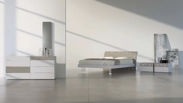 Letto con testiera bicolore laccato opaco con incisione My Love 02 di Voltan