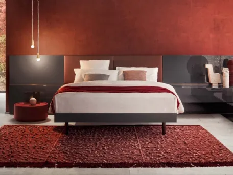 Letto matrimoniale Boiserie Imbottita in ecopelle e laccato opaco di Pianca