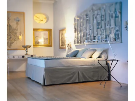 Letto in tessuto con contenitore Sommier Sardegna di Horm