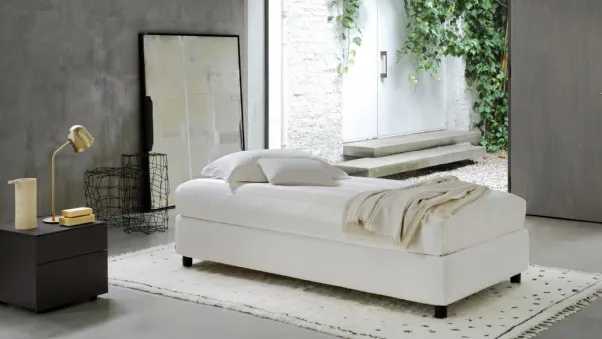 Letto essenziale in tessuto Sommier Singolo con contenitore di Flou