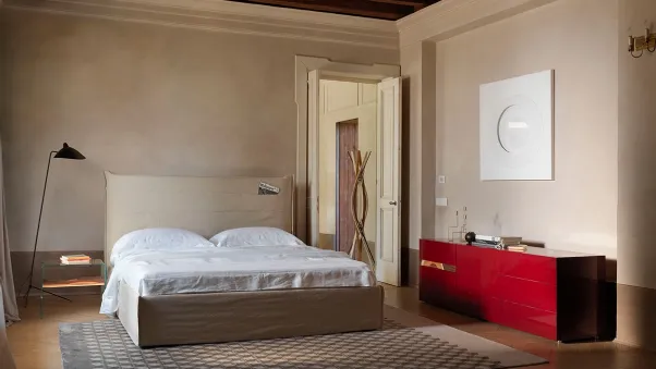 Letto con contenitore Tasca di Horm