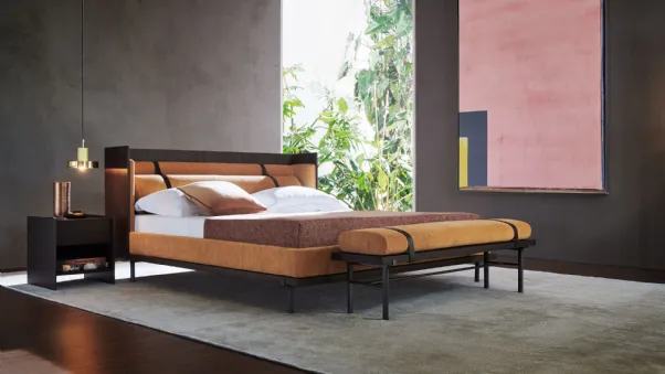 Letto in tessuto imbottito con testiera Twelve AM di Molteni & C