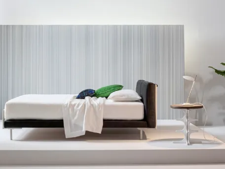 Letto in tessuto con testiera Camaleo di Twils