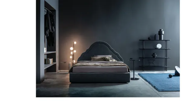 Letto in tessuto con testiera sagomata Celine di Twils