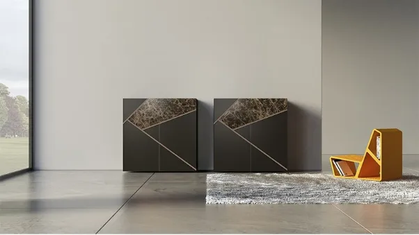 Madia Alta in laccato, ceramica e bronzo graffiato Comp 21 di Voltan
