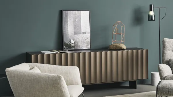 Madia Dorian in legno laccato bronzo opaco di Bonaldo