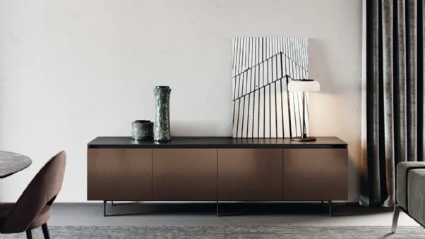 Madia in laccato finitura alluminio e top in gres nero Lab di Binova