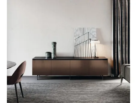 Madia in laccato finitura alluminio e top in gres nero Lab di Binova