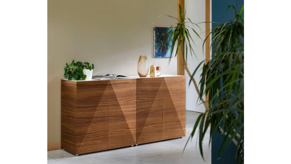 Madia con ante in legno plasmato a forma di diamante Not Riddled di Horm