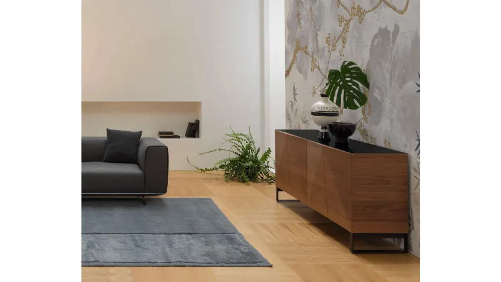 Madia con ante in legno plasmato a forma di diamante Not Riddled di Horm