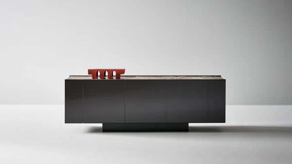 Madia Spy in legno laccato di Bonaldo