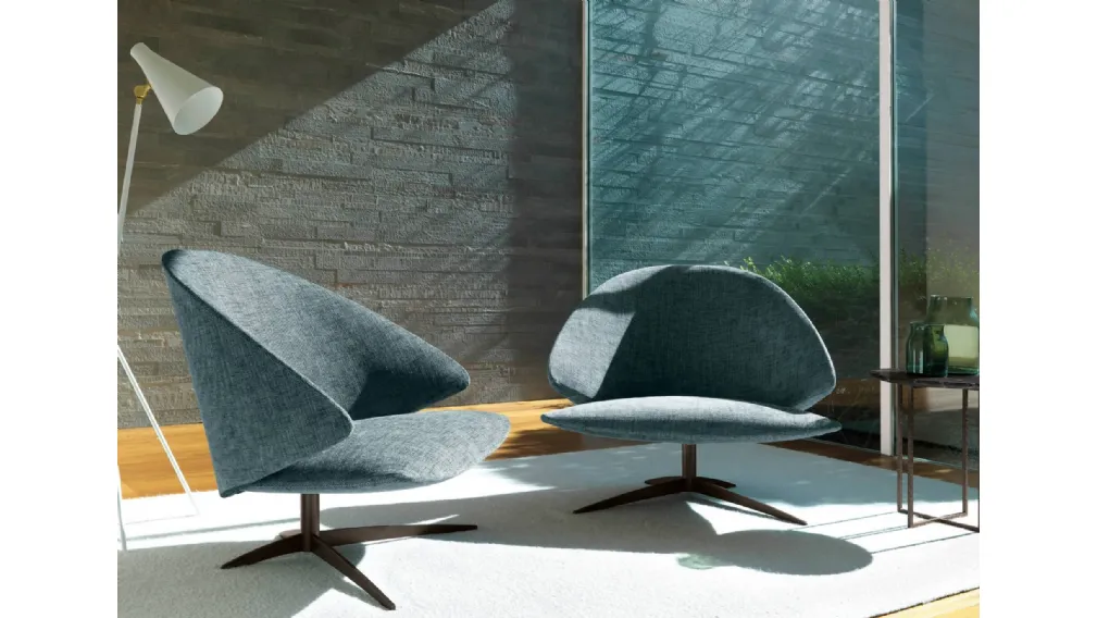 Poltroncina di design in tessuto imbottito Koster di Desirèe