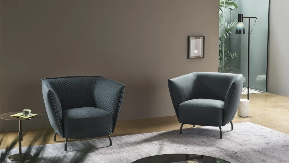Poltroncina Arno in tessuto imbottito con trapuntatura o liscio di Bonaldo
