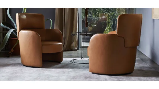 Poltroncina dalla forma tondeggiante in pelle Claire Ditre Italia