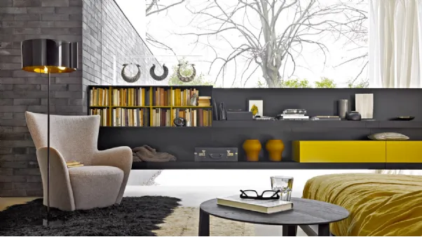 Poltrona moderna in tessuto dalla forma accogliente Mandrague di Molteni & C