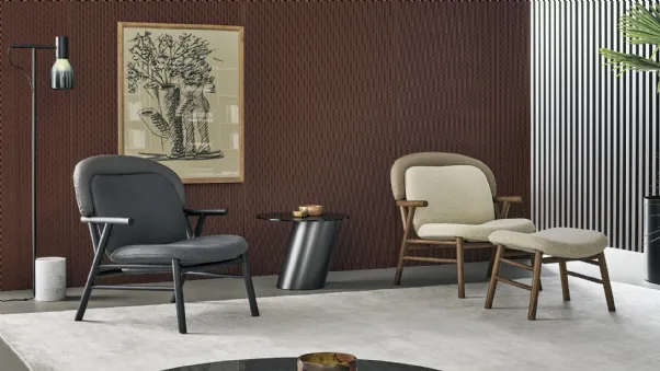 Poltroncina Morgana in tessuto con struttura in legno di Bonaldo